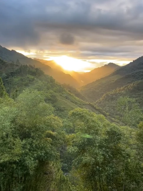 Atardecer sobre las montañas del Cibao